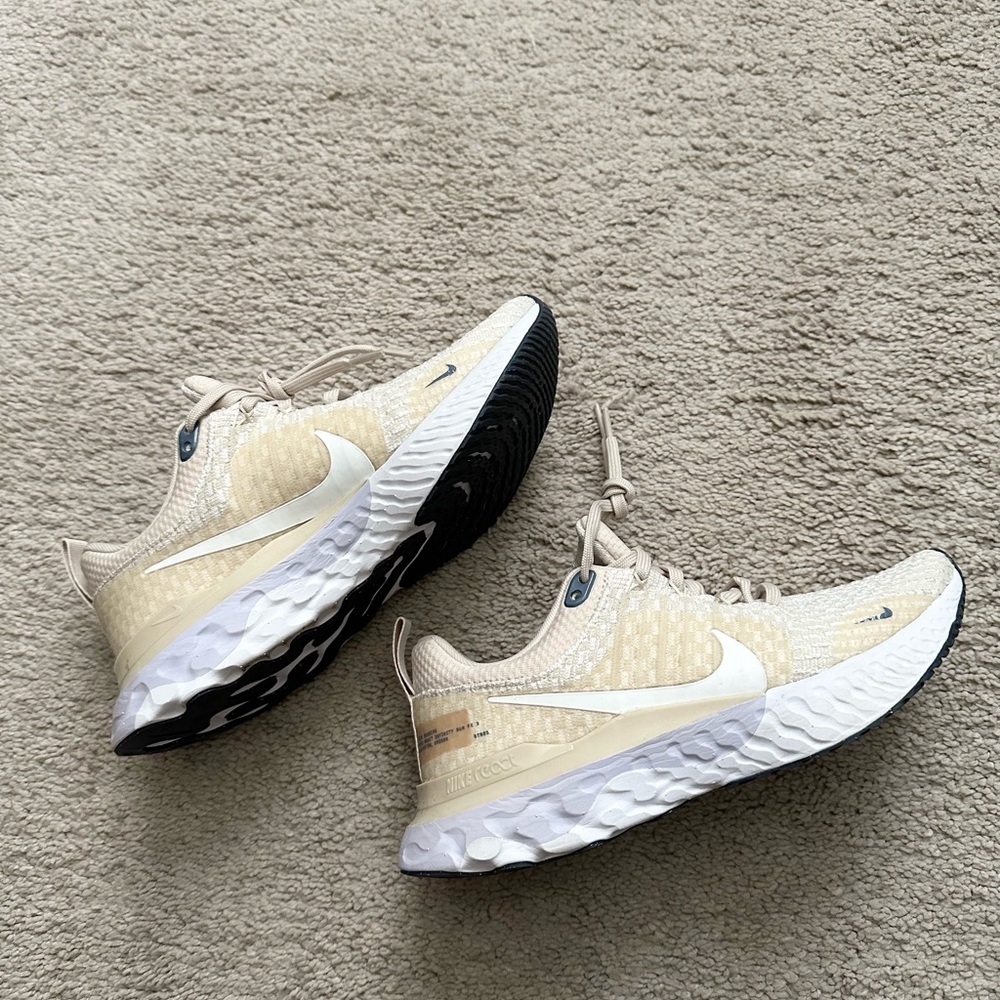 Nike React Infinity Run 3 - Picture 2 of 8